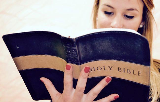 Biblia física o Biblia en el teléfono? - Josué Barrios