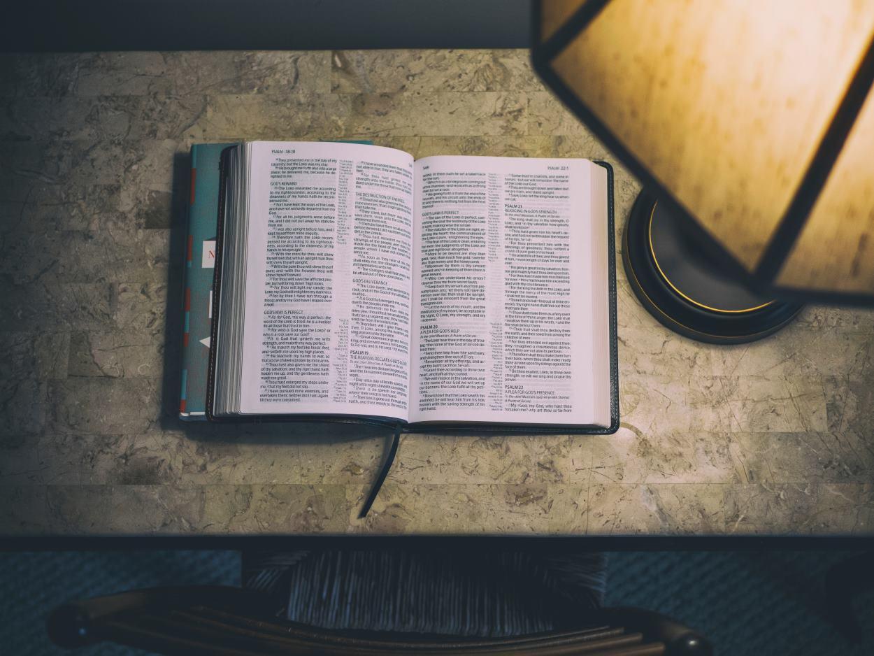 ¿Por dónde empezar a leer la Biblia? Tres sugerencias para ti