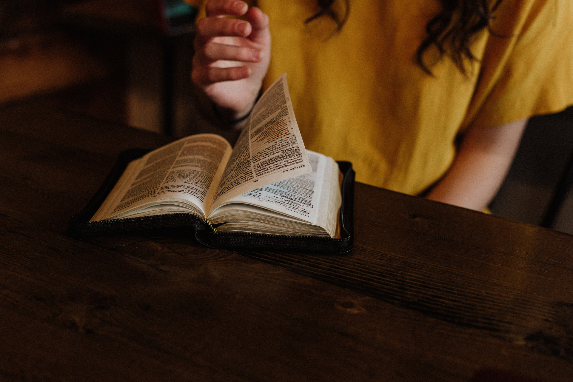 Cómo escoger un plan de lectura bíblica para seguir a diario